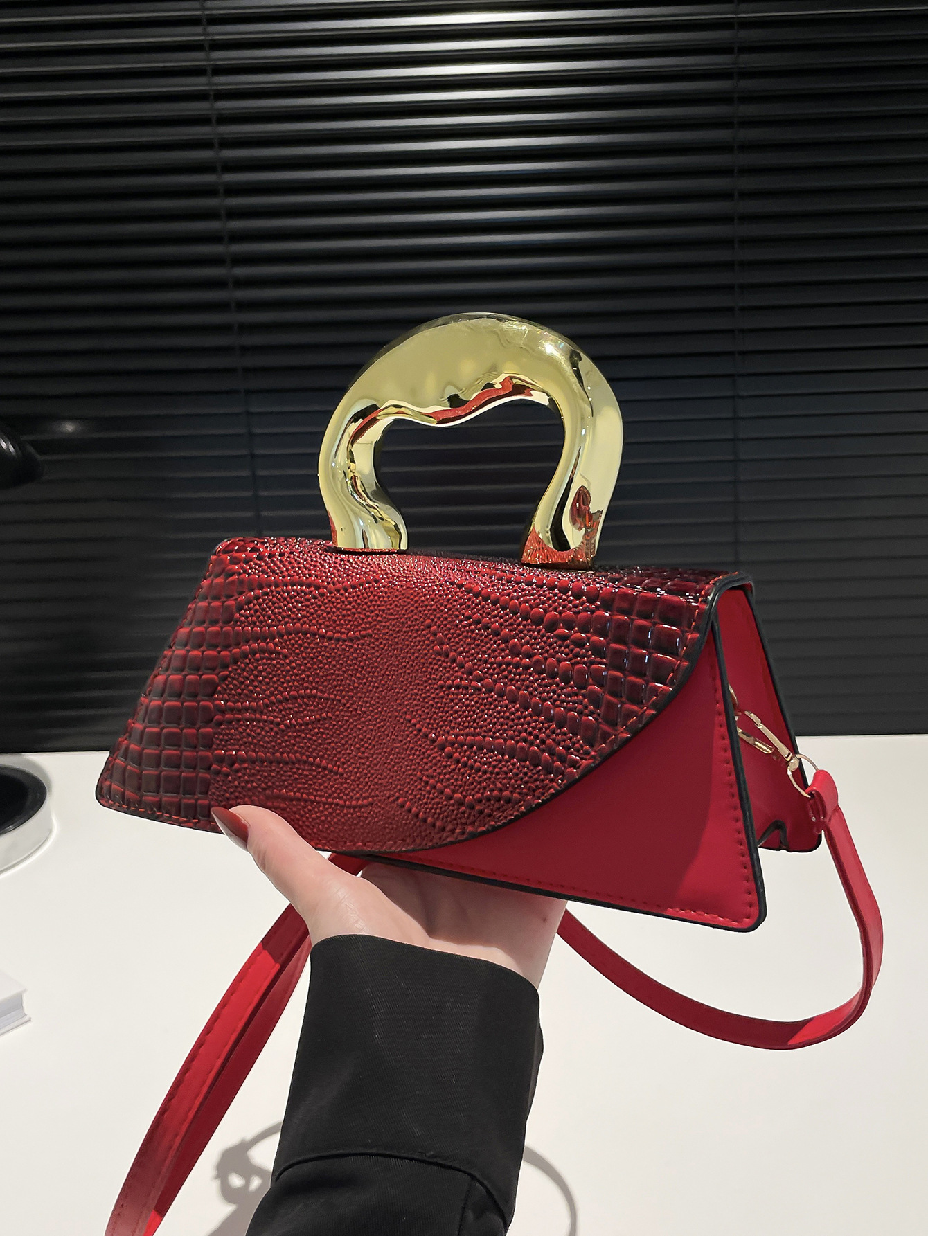 Womens Crocodile Pattern Small Square Bag: Premium Street-Trend Purse